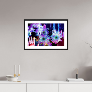 64 x 40 cm, 4 Cadre Noir : Passe-Partout Blanc Pétales contre ma peau, lumière contre la tienne