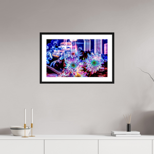 64 x 40 cm, 4 Cadre Noir : Passe-Partout Blanc Murmure floral suspendu entre deux éclairs