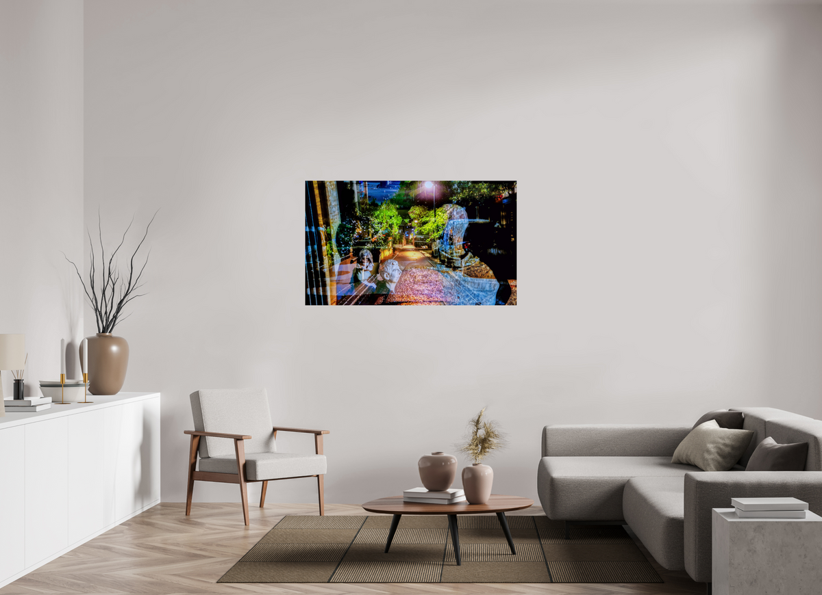 135,6 x 80 cm, Tirage simple sur papier photo Fuji Crystal Pearl Les veilleurs d’un passage nocturne
