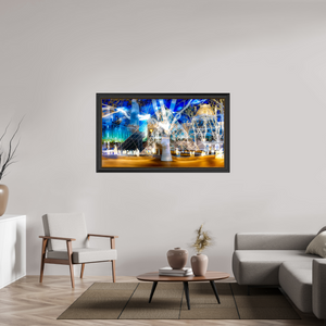 144 x 81 cm, 11 Cadre Noir-Or Sous la pyramide cette nuit-là, l’architecture a décidé de raconter l’histoire