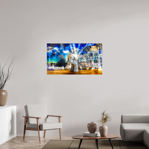 112 x 63 cm, 3 Tirage photo sous Verre acrylique Sous la pyramide cette nuit-là, l’architecture a décidé de raconter l’histoire