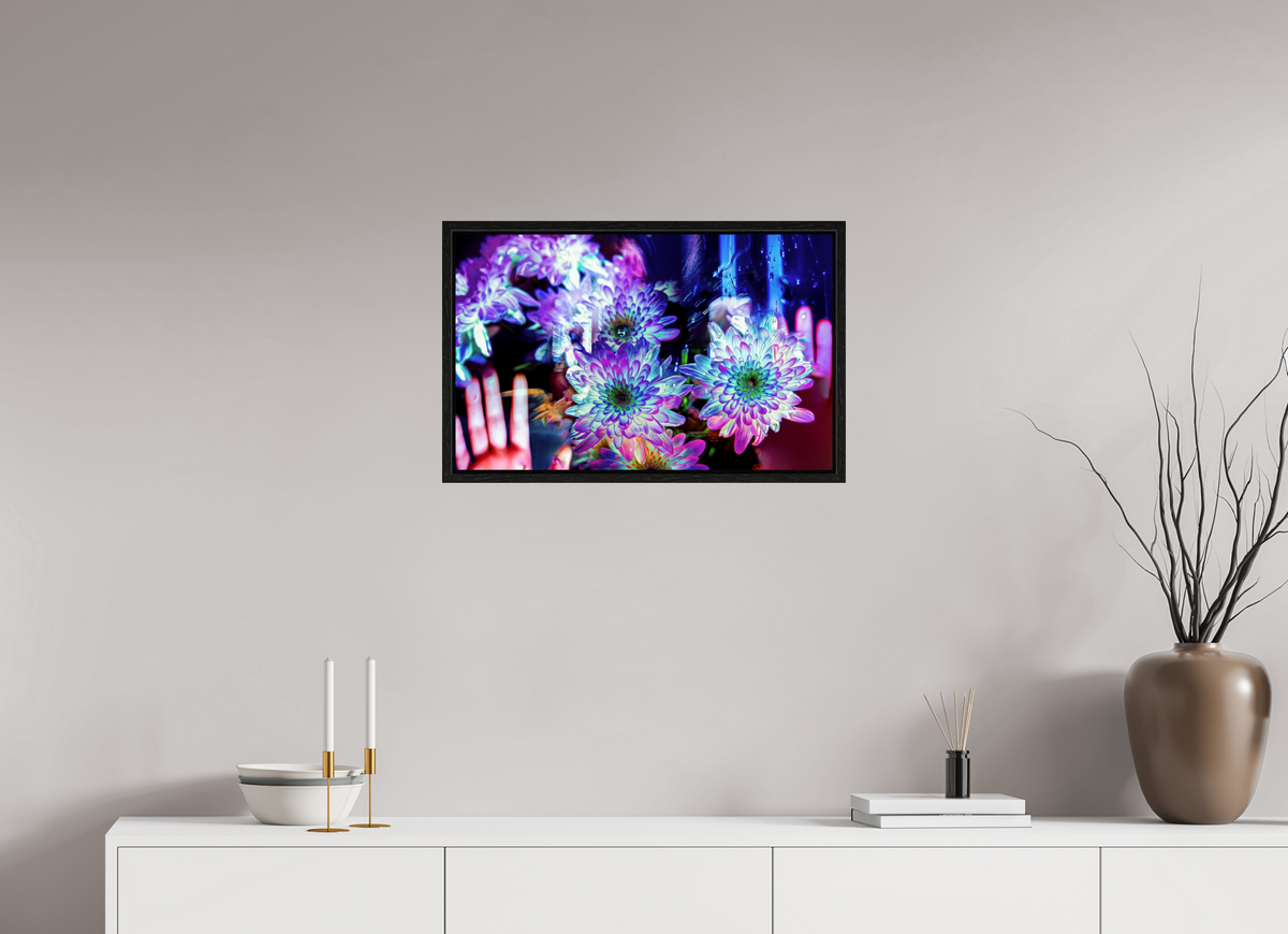 64 x 40 cm, Caisse américaine Noire Pétales contre ma peau, lumière contre la tienne