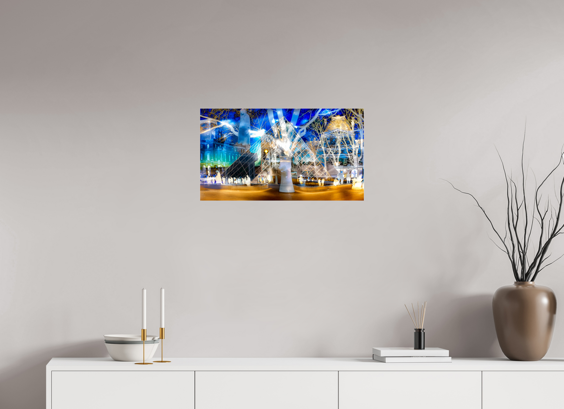 64 x 36 cm, 3 Tirage photo sous Verre acrylique Sous la pyramide cette nuit-là, l’architecture a décidé de raconter l’histoire