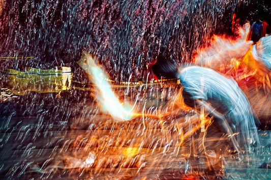 Rituel où le feu apprend le rythme